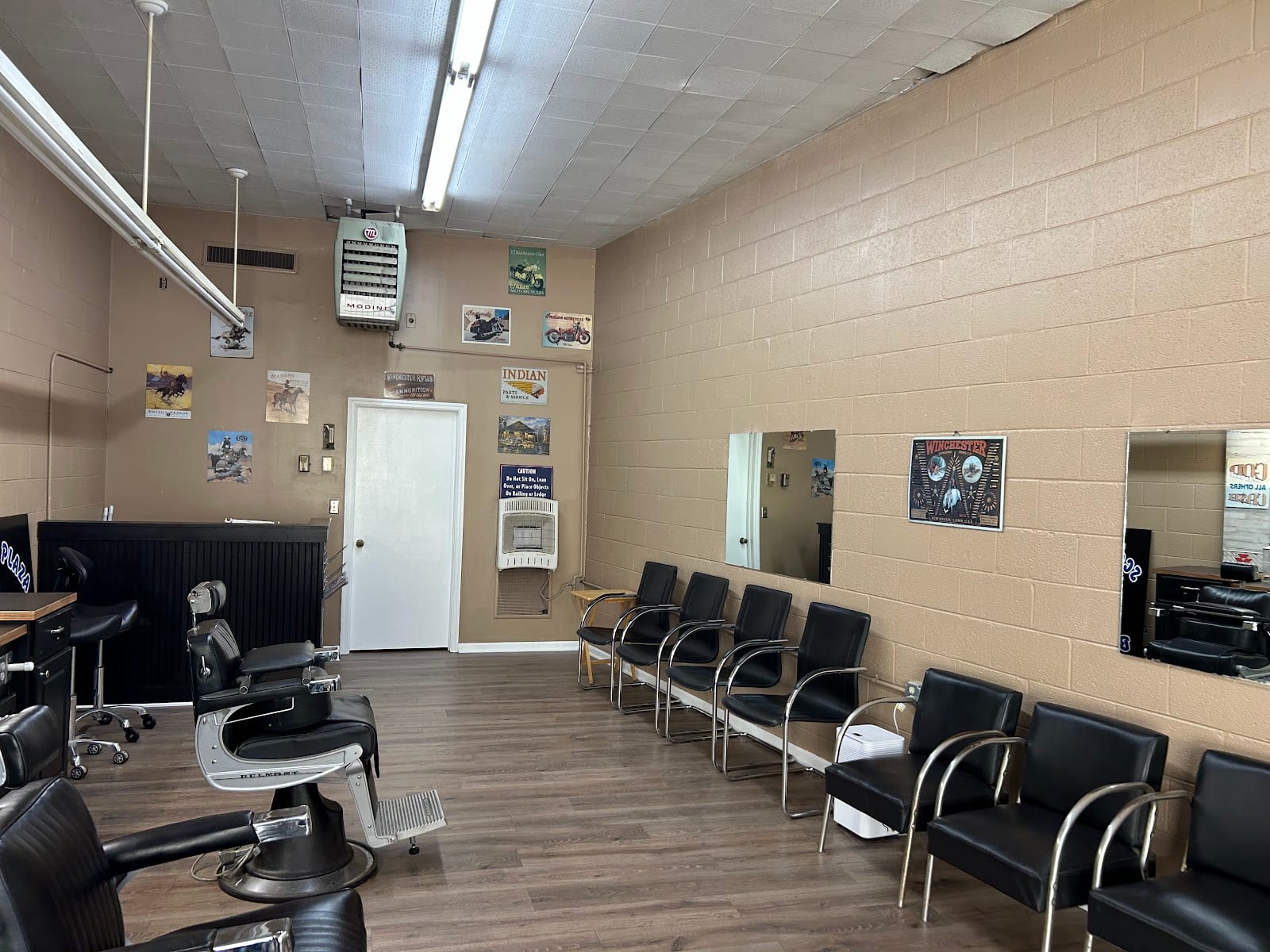 Scottie's Plaza Barber Shop, photo 3