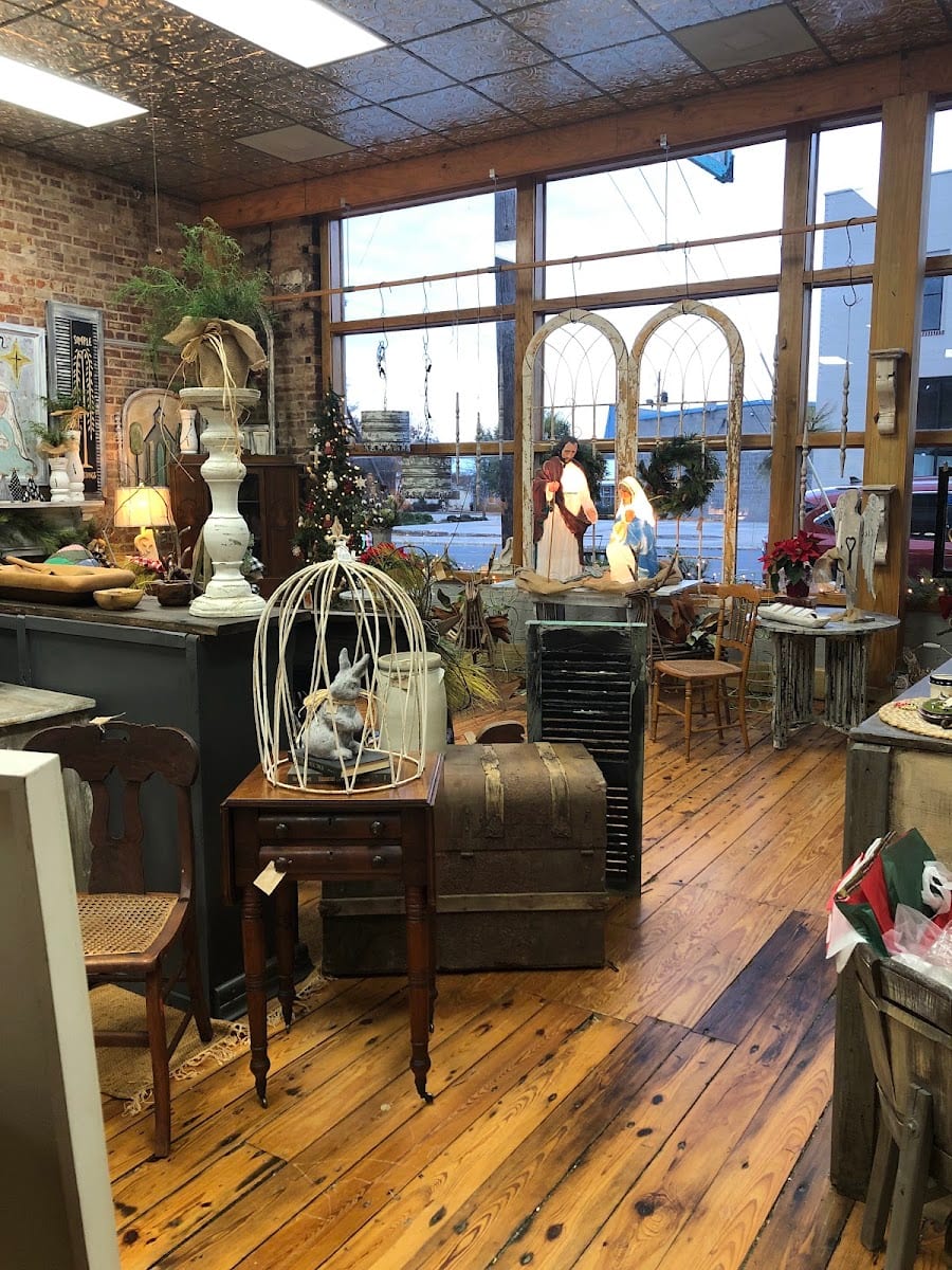Rome River District Antiques and Art, photo 3