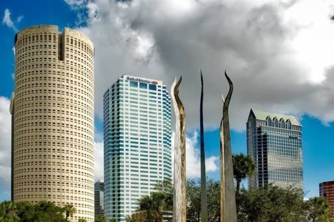 South Tampa I Huge Heated Pool I Playground I 6 TVs