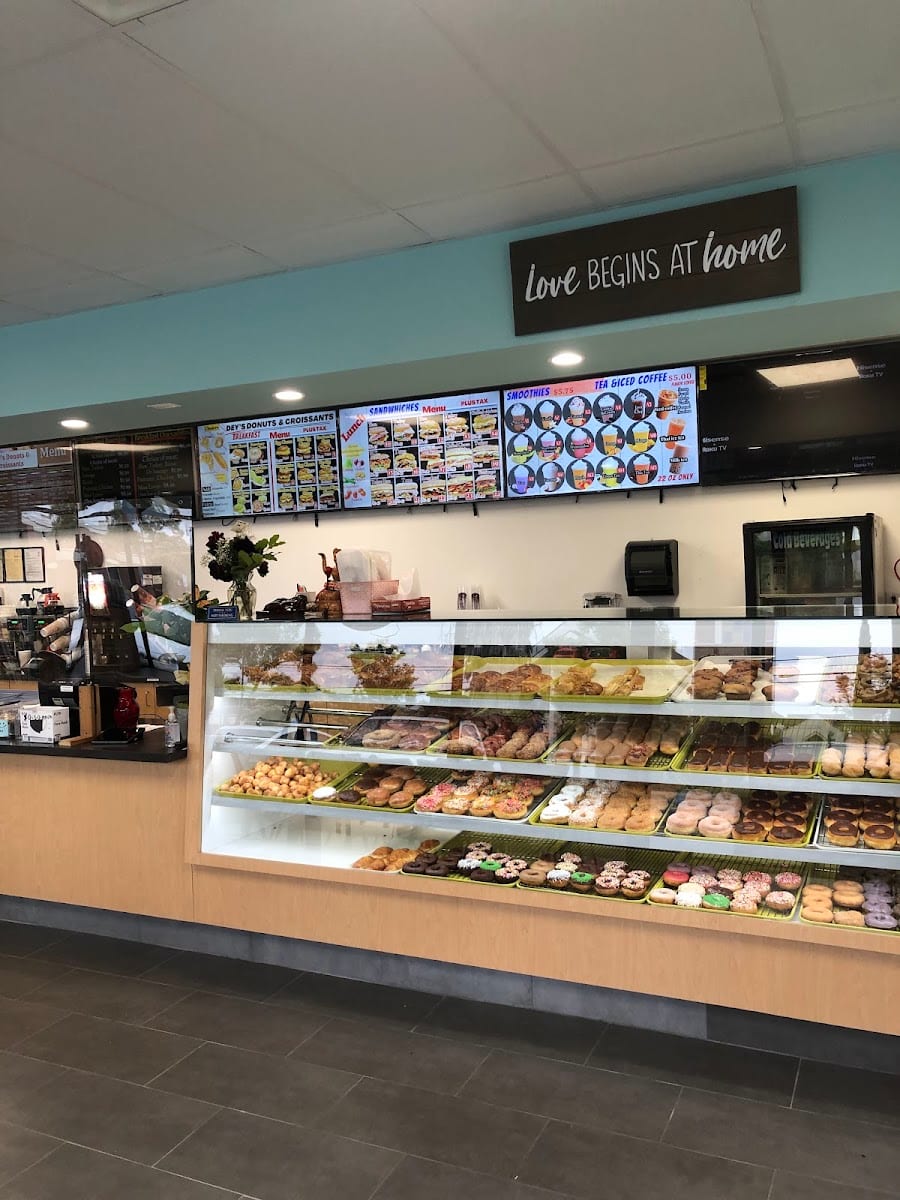 Dey's Donuts & Croissants