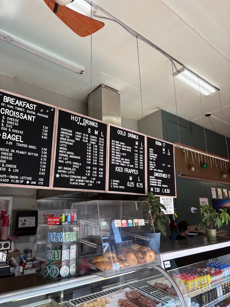 Les Croissants Cafe