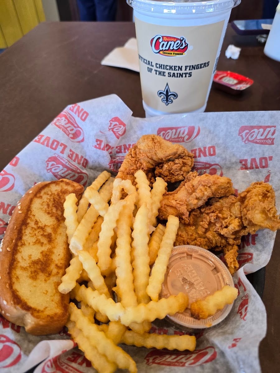 Raising Cane's Chicken Fingers, photo 4