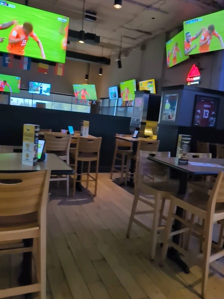 Buffalo Wild Wings, photo 4
