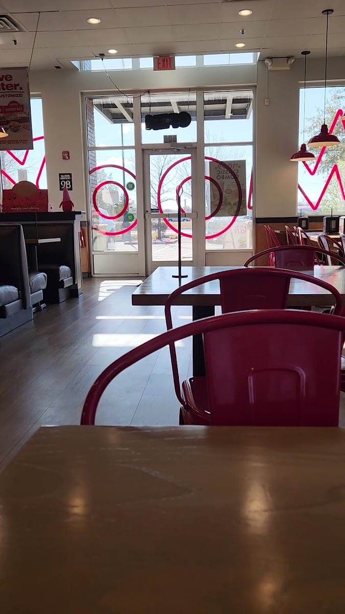MOOYAH Burgers, Fries & Shakes, photo 3