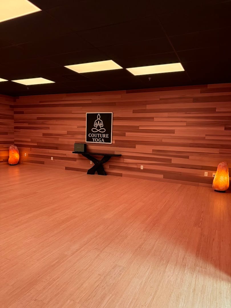 Couture Yoga, photo 3