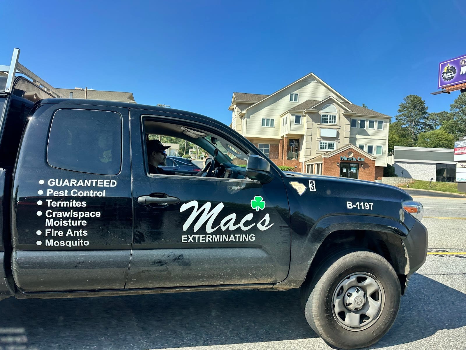 Mac's Exterminating