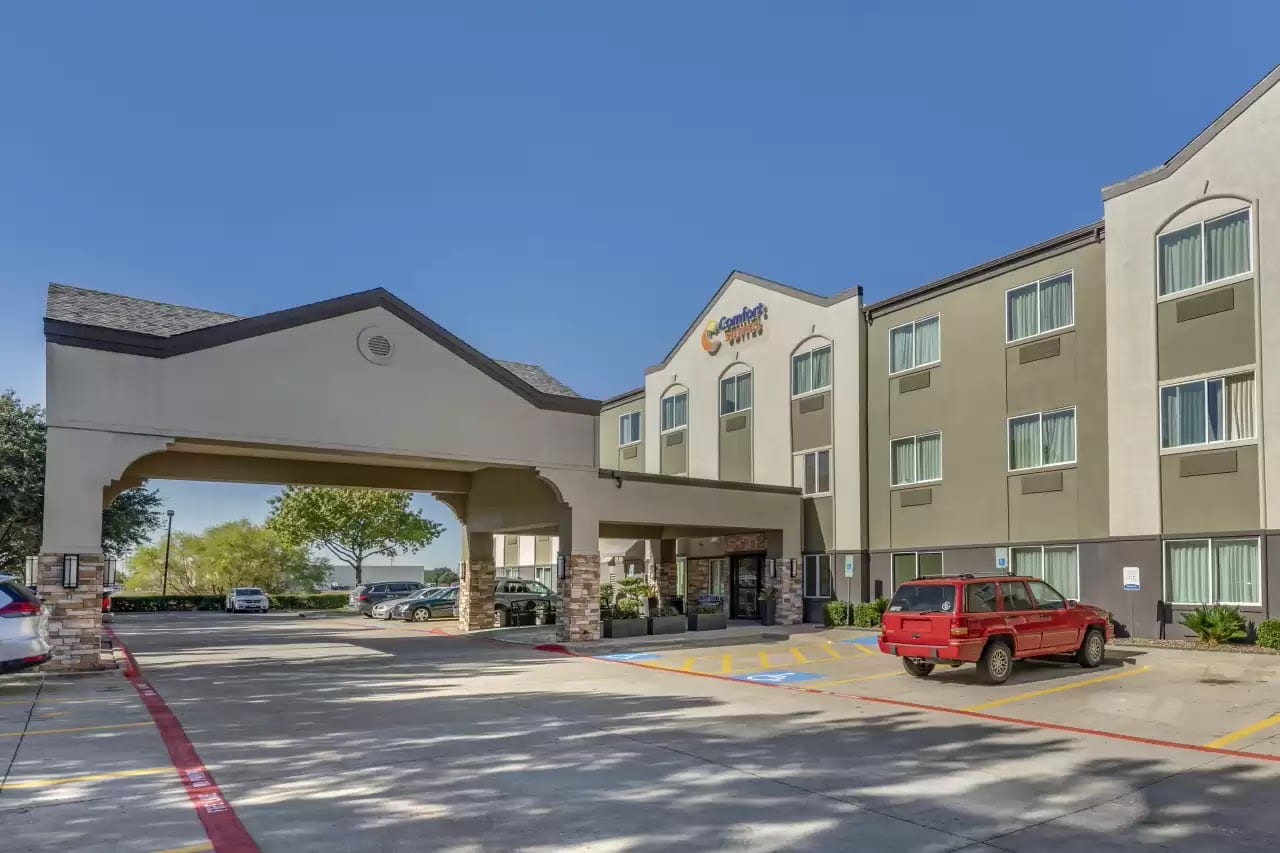 Holiday Inn Express & Suites Plano - The Colony, an IHG Hotel, photo 3