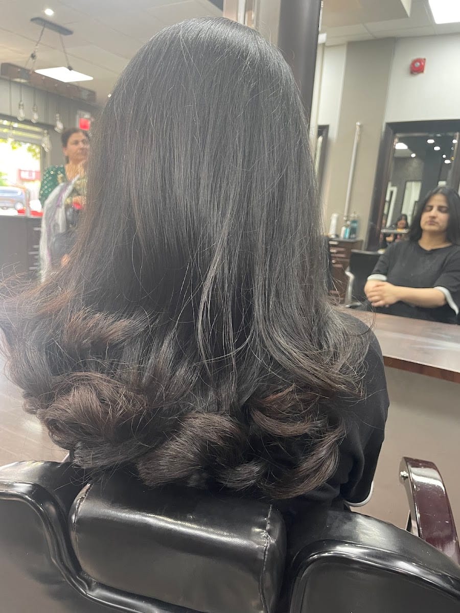 Laddi's Beauty Salon