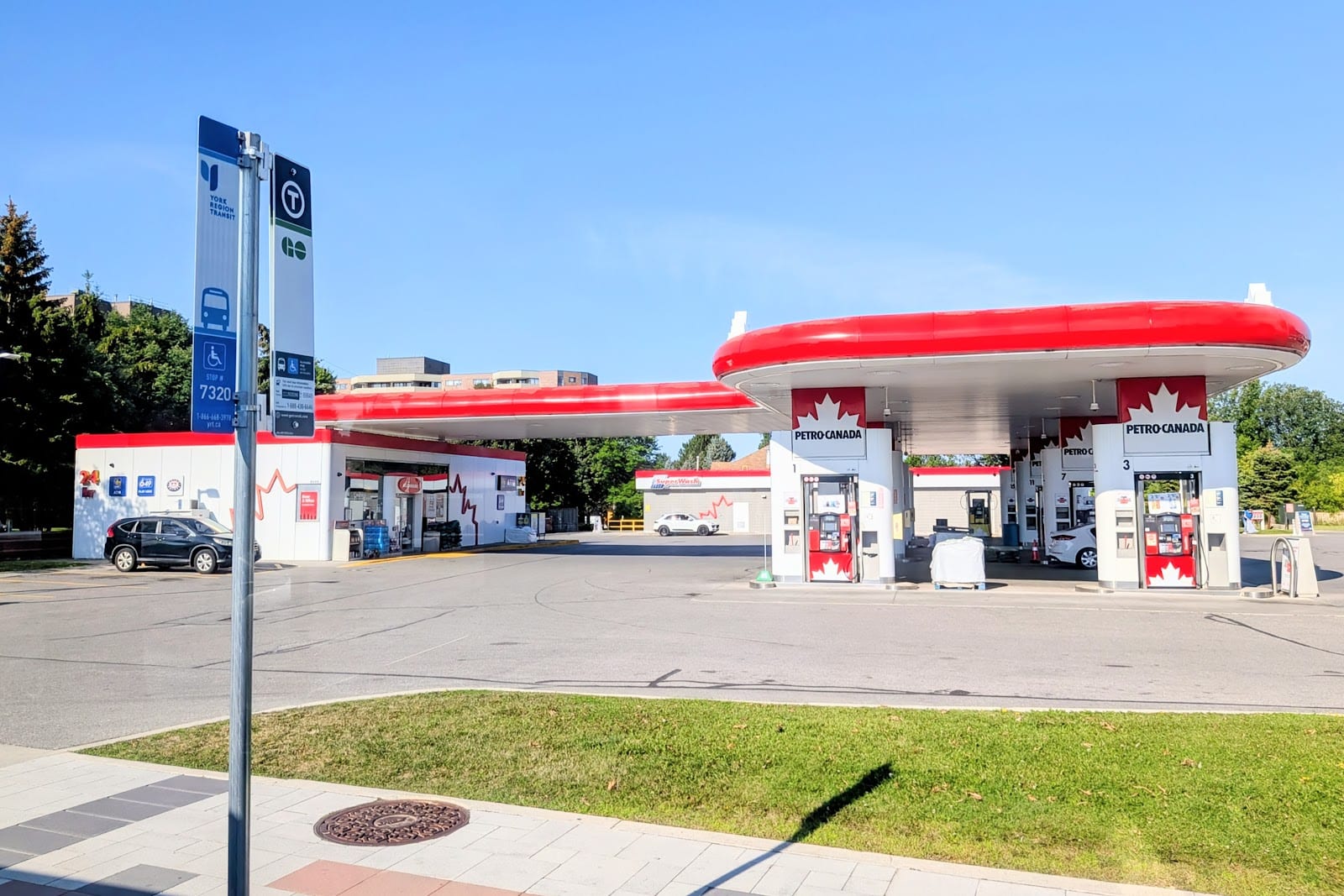 Petro-Canada & Car Wash, photo 2