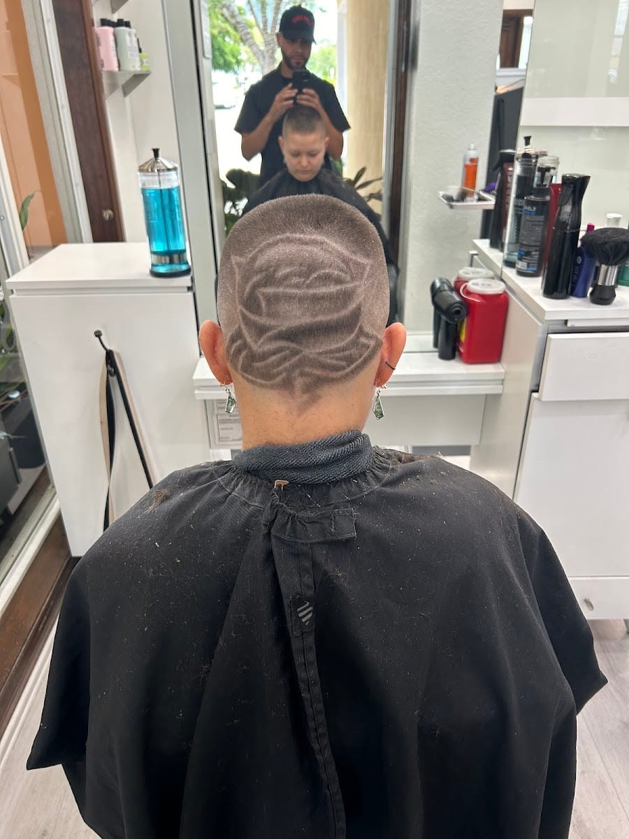 Awe-Thentic Hairstyling studio