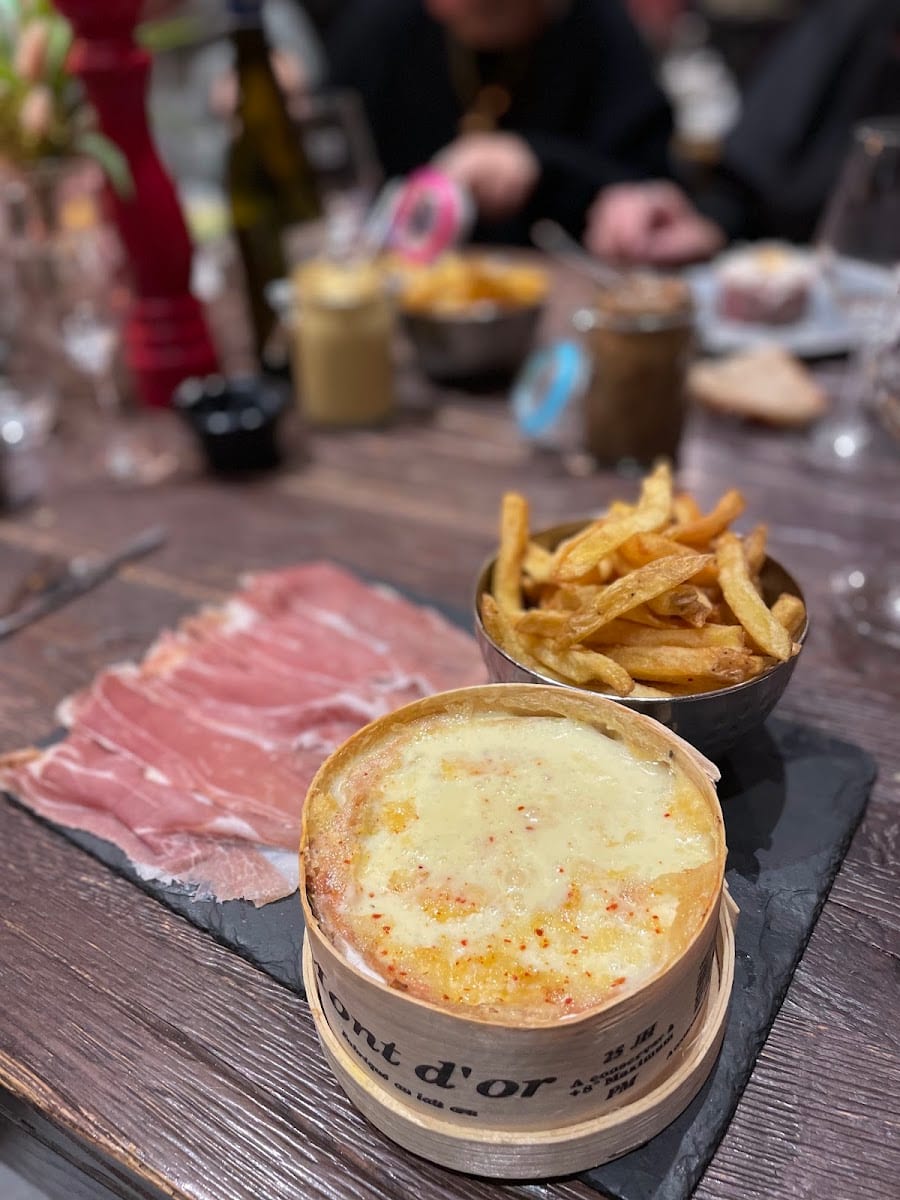 Les Darons Wine Bar