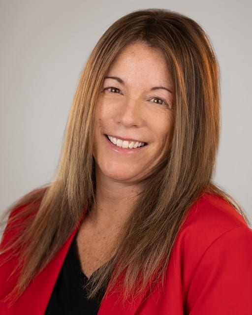 Caryn R Saunders