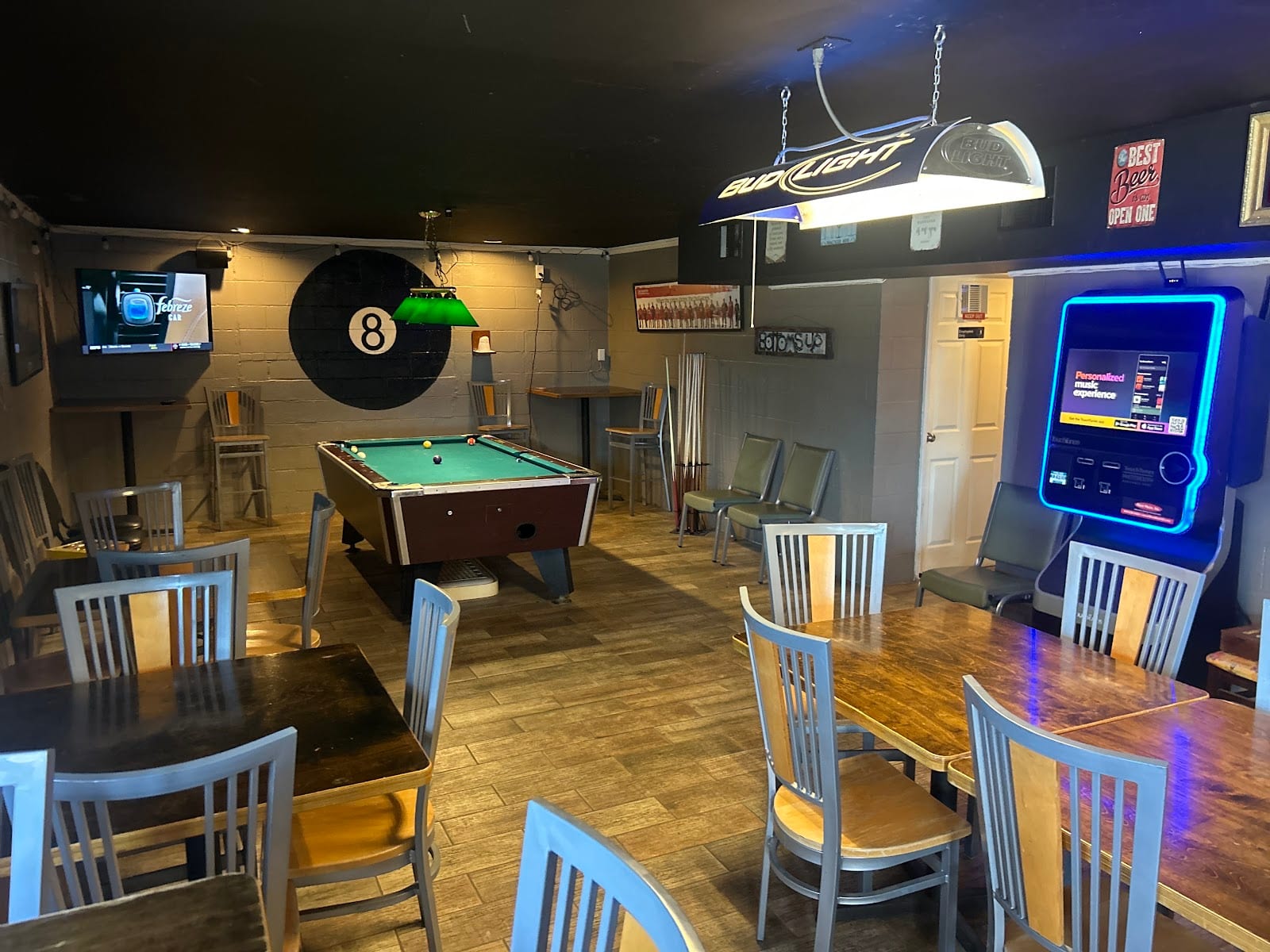 Sizemore’s Circle Bar, photo 4