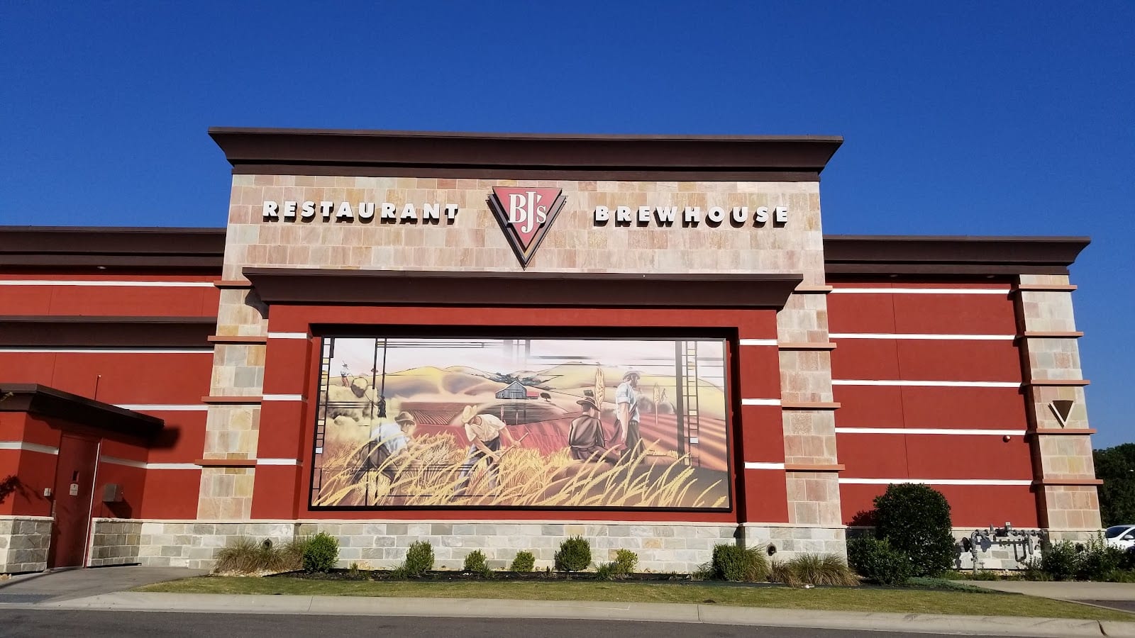 BJ's Restaurant & Brewhouse, photo 2