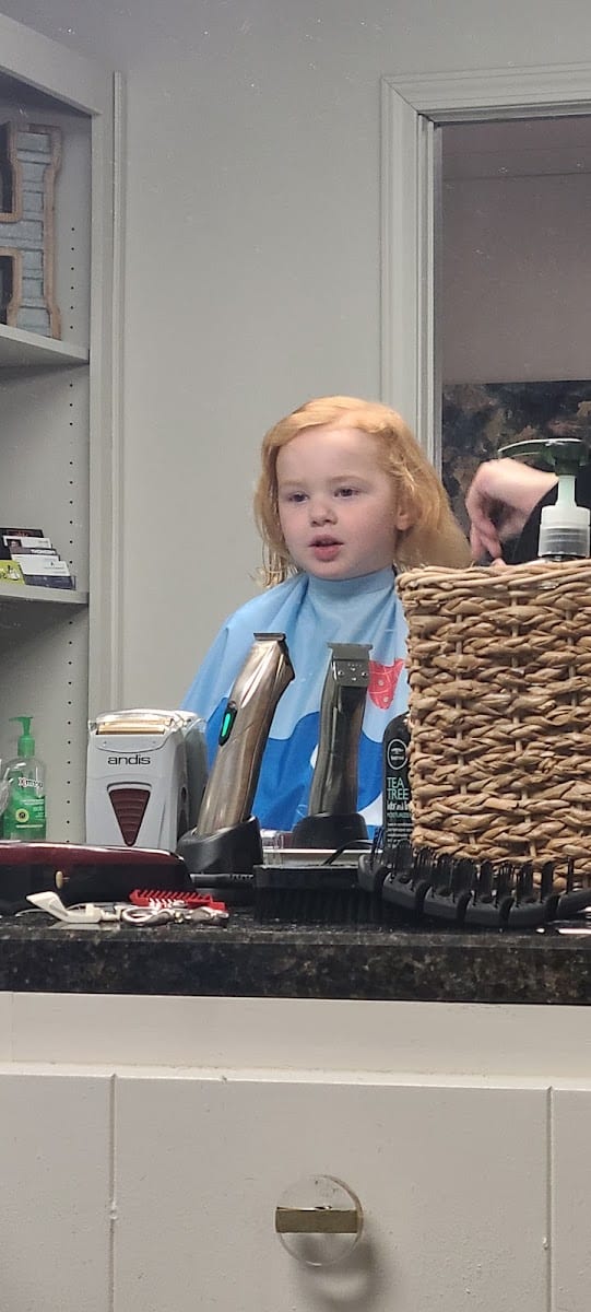 Fringe Salon, photo 3