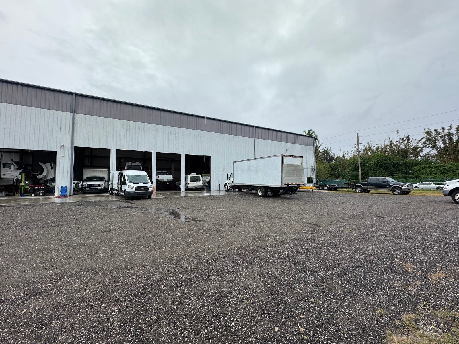 Curry Truck Repair Center at Rich
