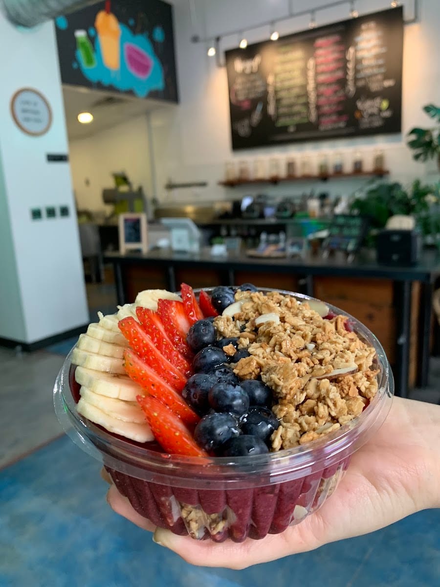 Berry Greens Juice Bar