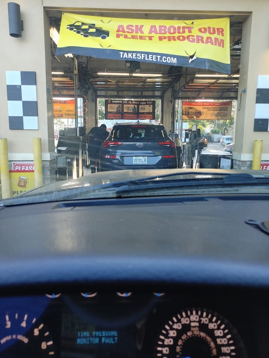 Take 5 Oil Change, photo 3