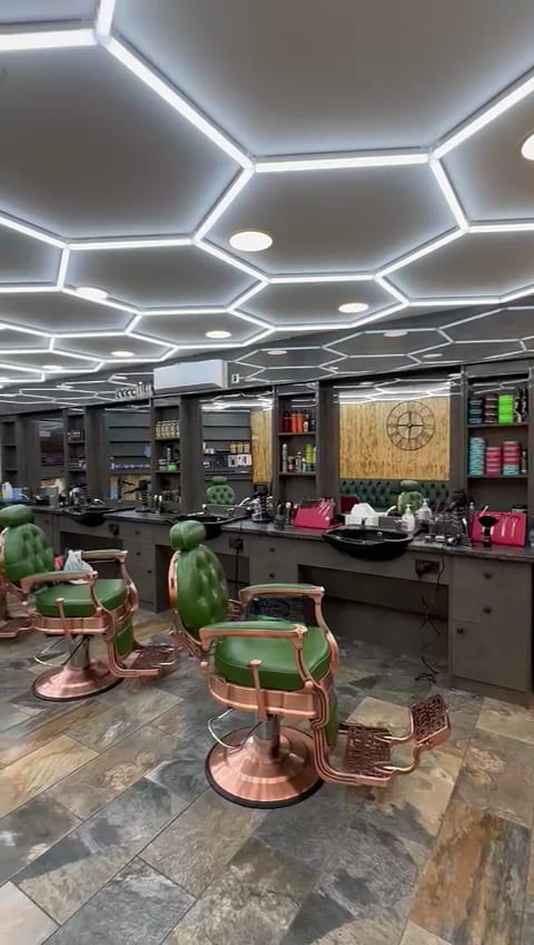 Master of Barbers, photo 4