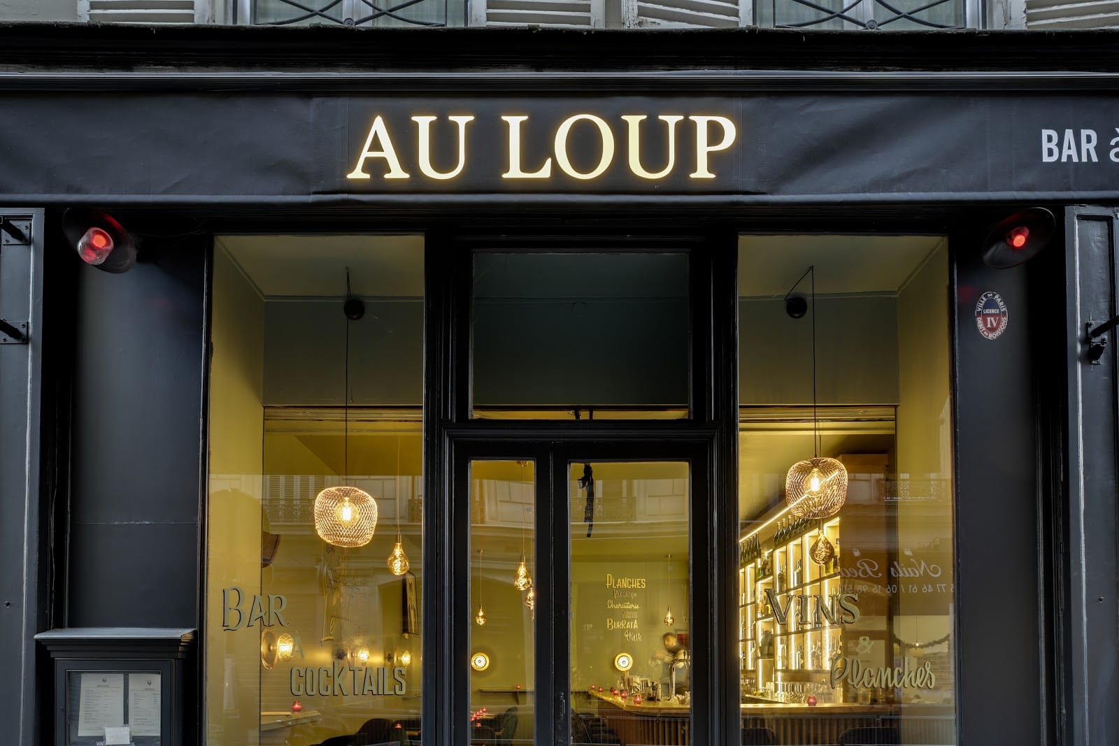AU LOUP