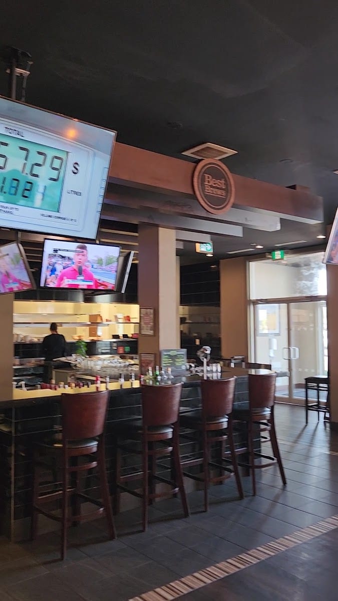 The Bankhead Restaurant & Lounge - Sherwood Park Hotel, photo 3