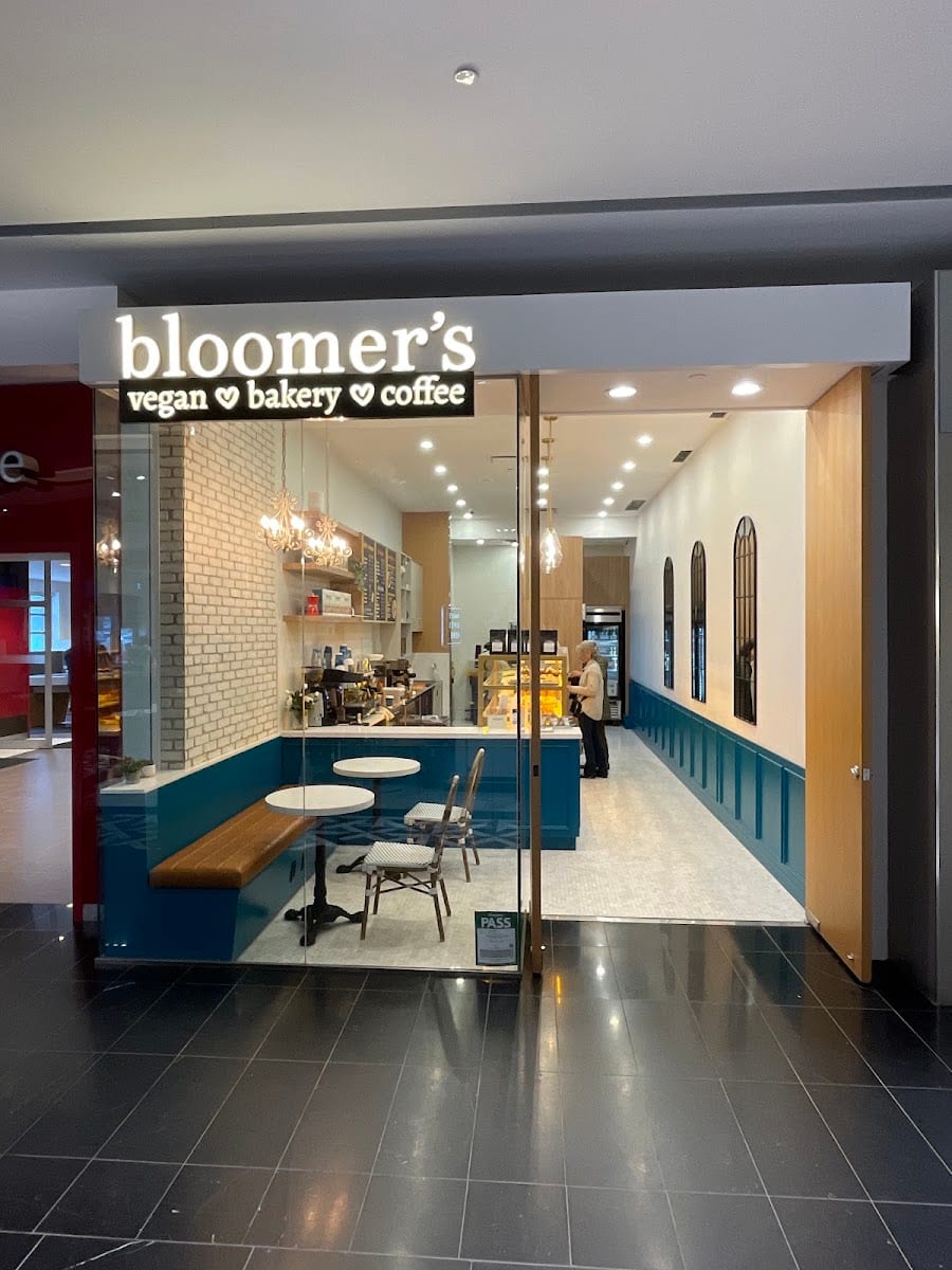 bloomer's Bayview Village, photo 2
