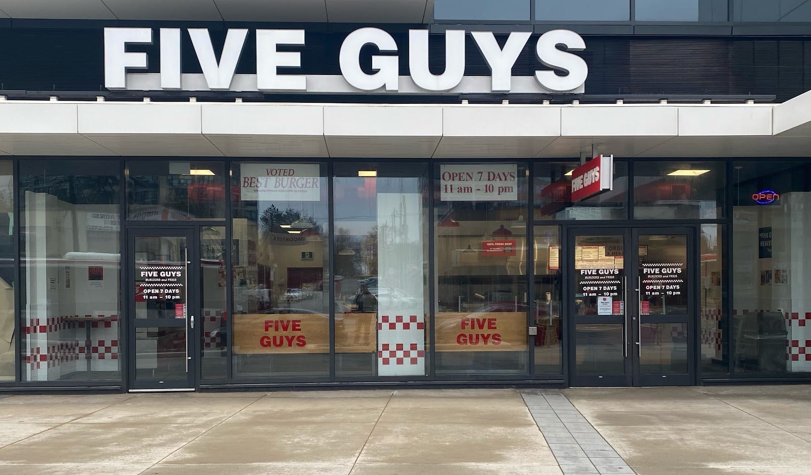 Five Guys, photo 2