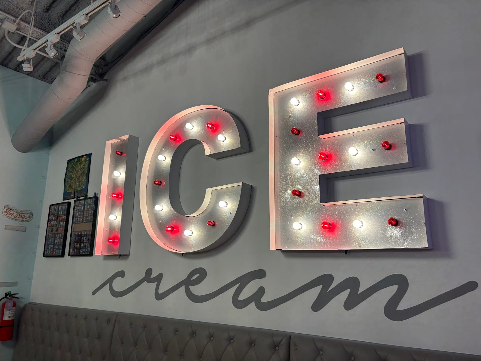 Hub Ice Cream Parlor, photo 3