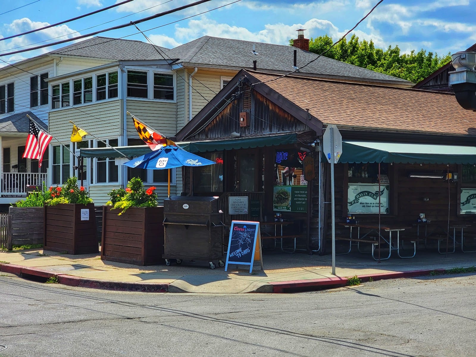 Davis' Pub