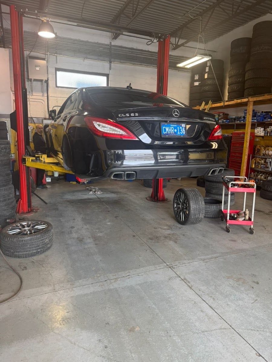 High Tech Garage, photo 2