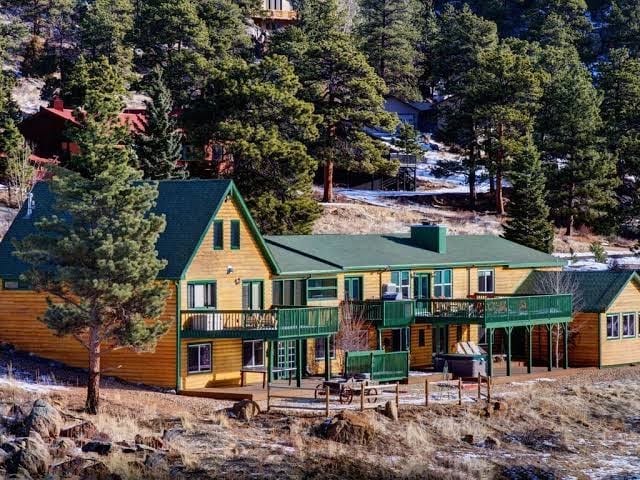 Park Entrance Lodge 8B 5Ba, Views! FirePit, HTub, Billiards, Indoor BBCourt3030