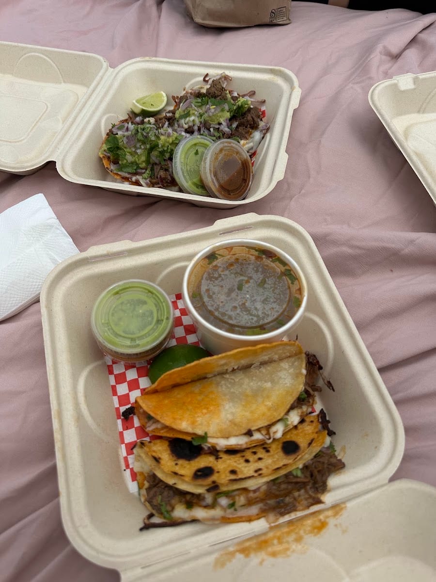 El Fuego Food Truck (BIRRIA TACOS)