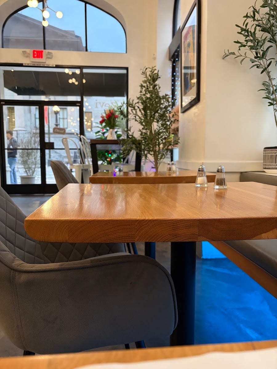 Zevi Cafe & Bistro