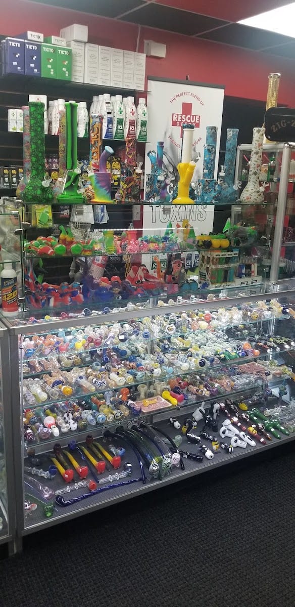 Glass Monkey Smoke Shop, photo 4