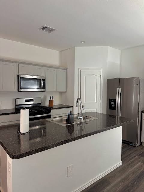 Cozy 3BR Home Near IAH Airport - Gym & WiFi