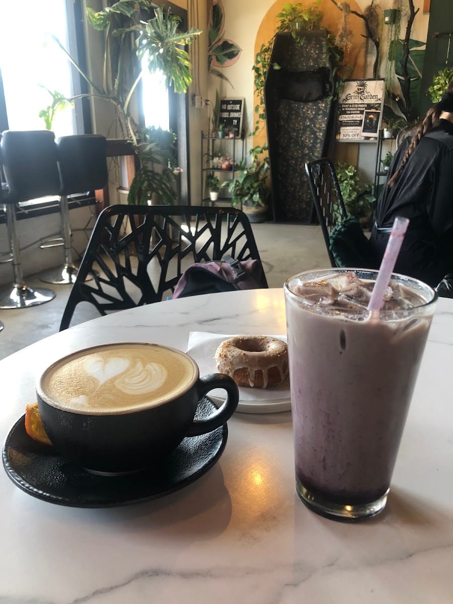 Grim Garden Coffee & Plants, photo 4