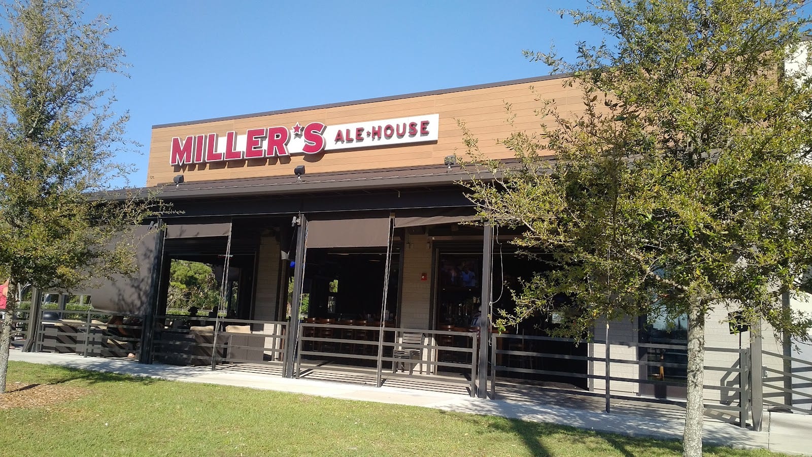 Miller's Ale House, photo 2