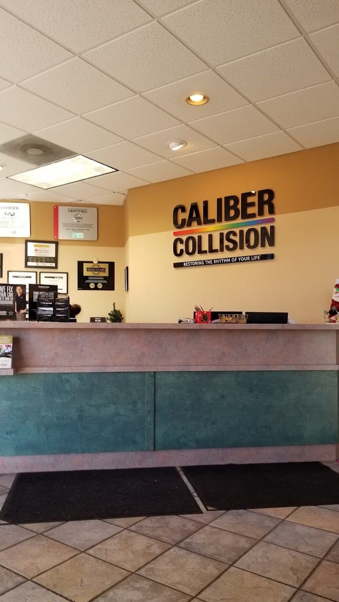 Caliber Collision, photo 2