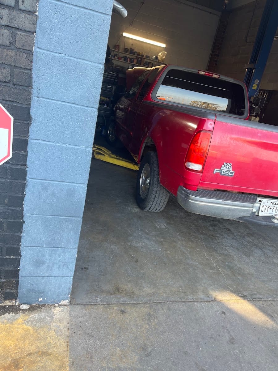 ULTIMATE AUTO REPAIR, photo 3