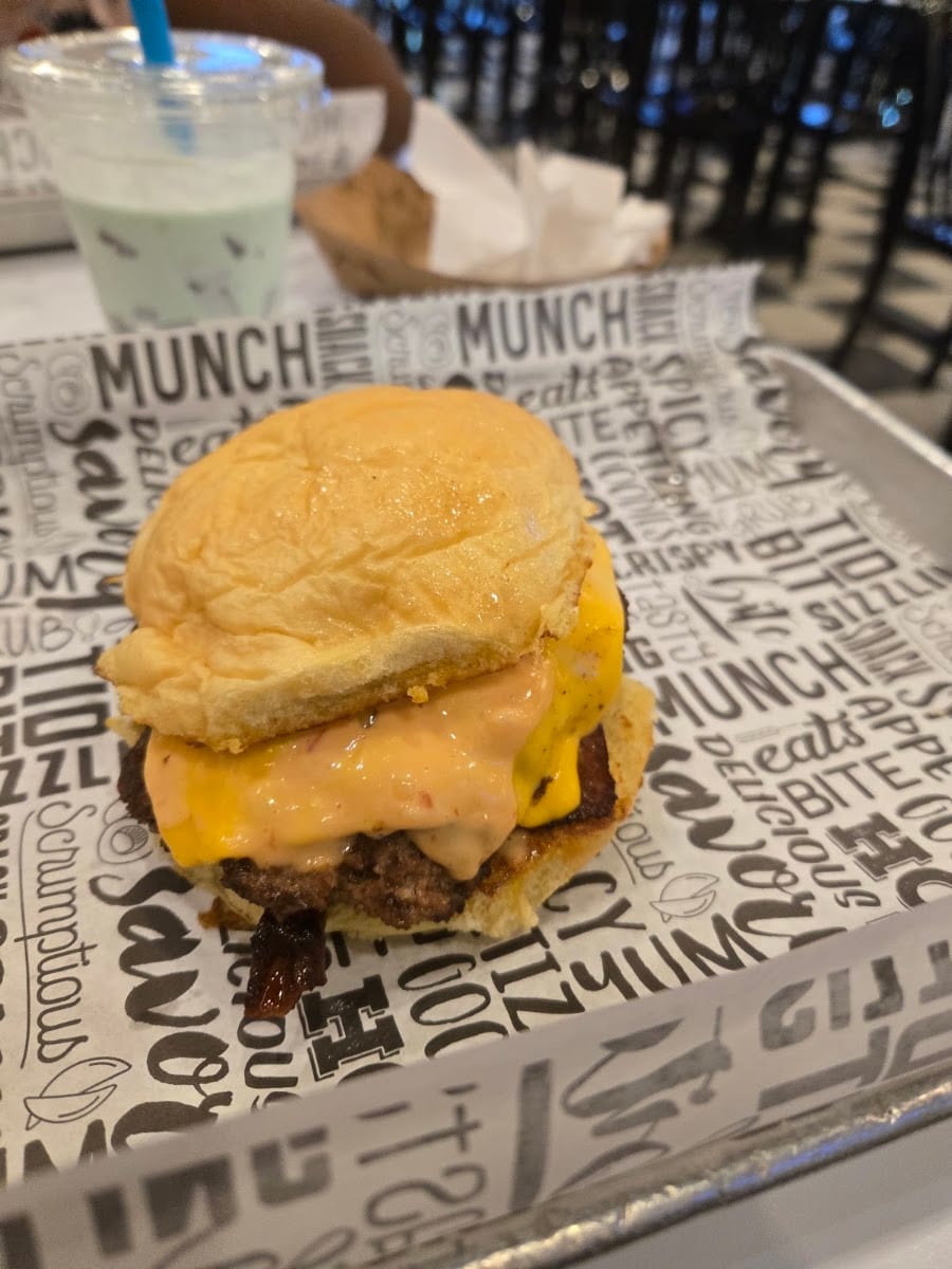MOOYAH Burgers, Fries & Shakes, photo 4