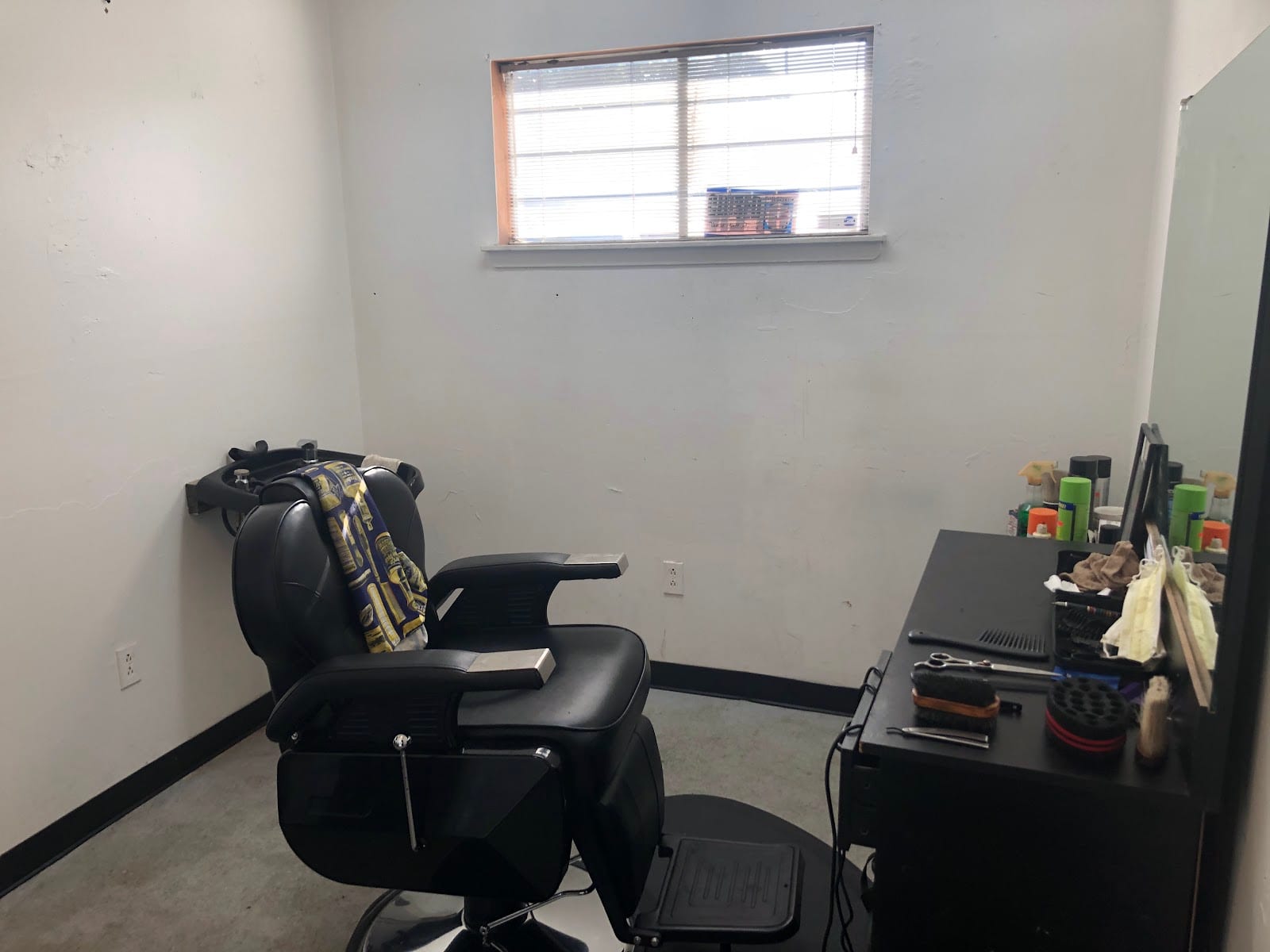 Raymond's Barber Shop, photo 2
