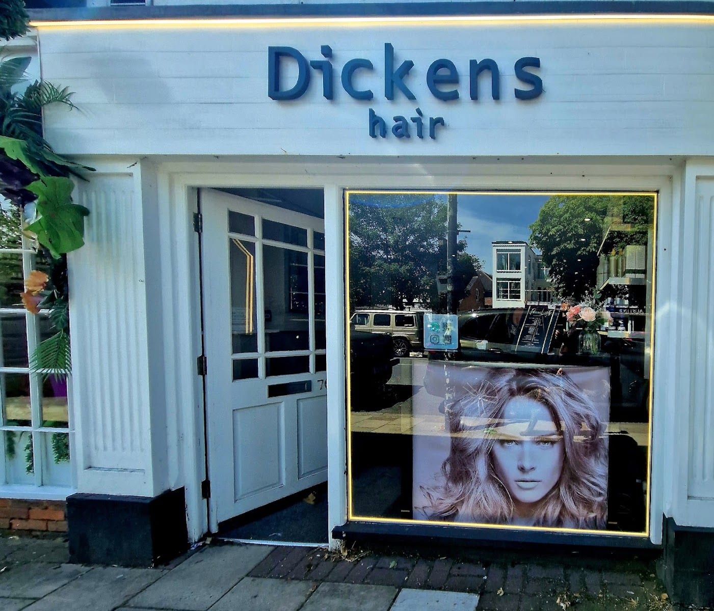 Dickens Hair, photo 3