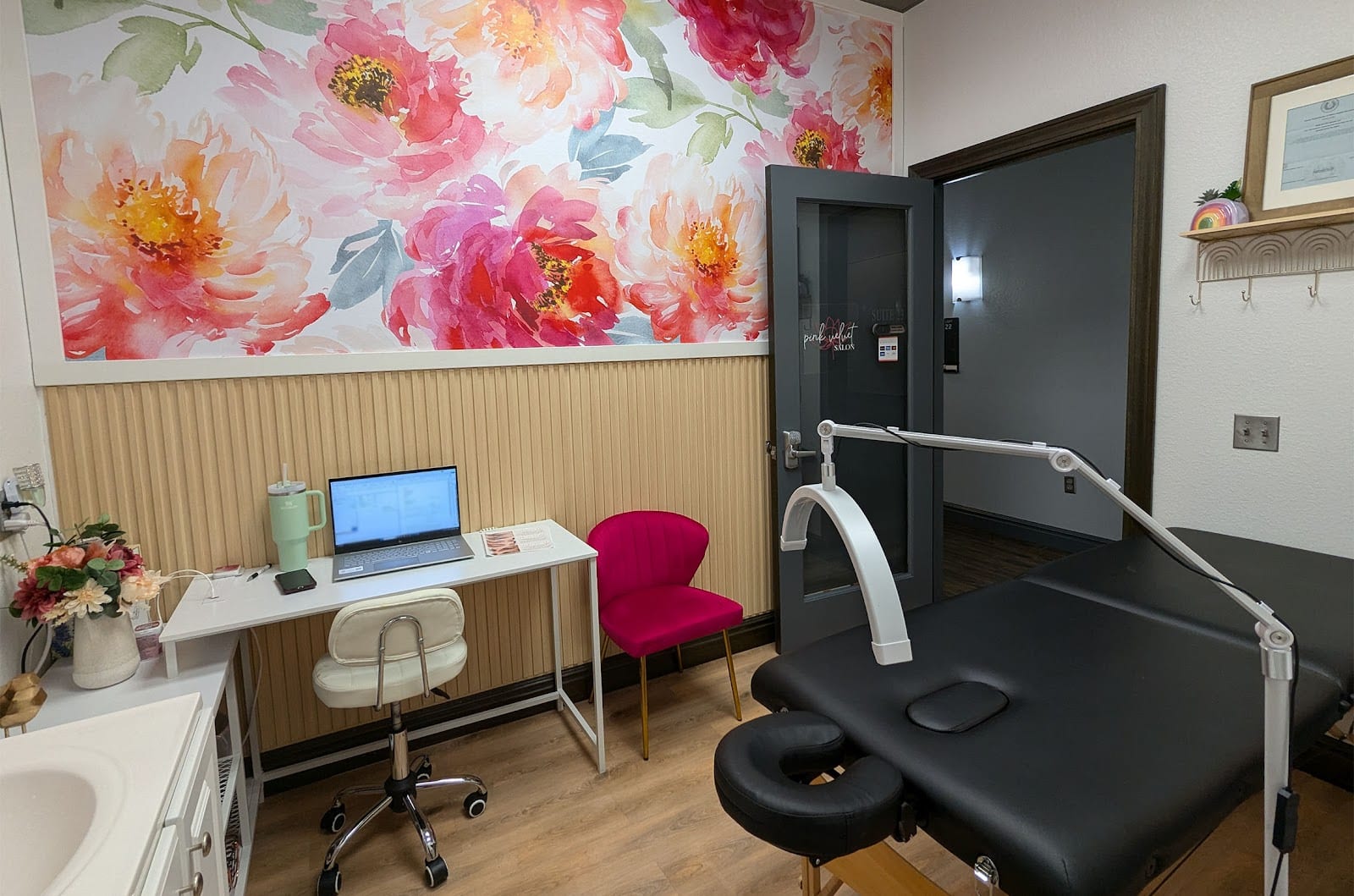 Pink Velvet Salon, photo 2