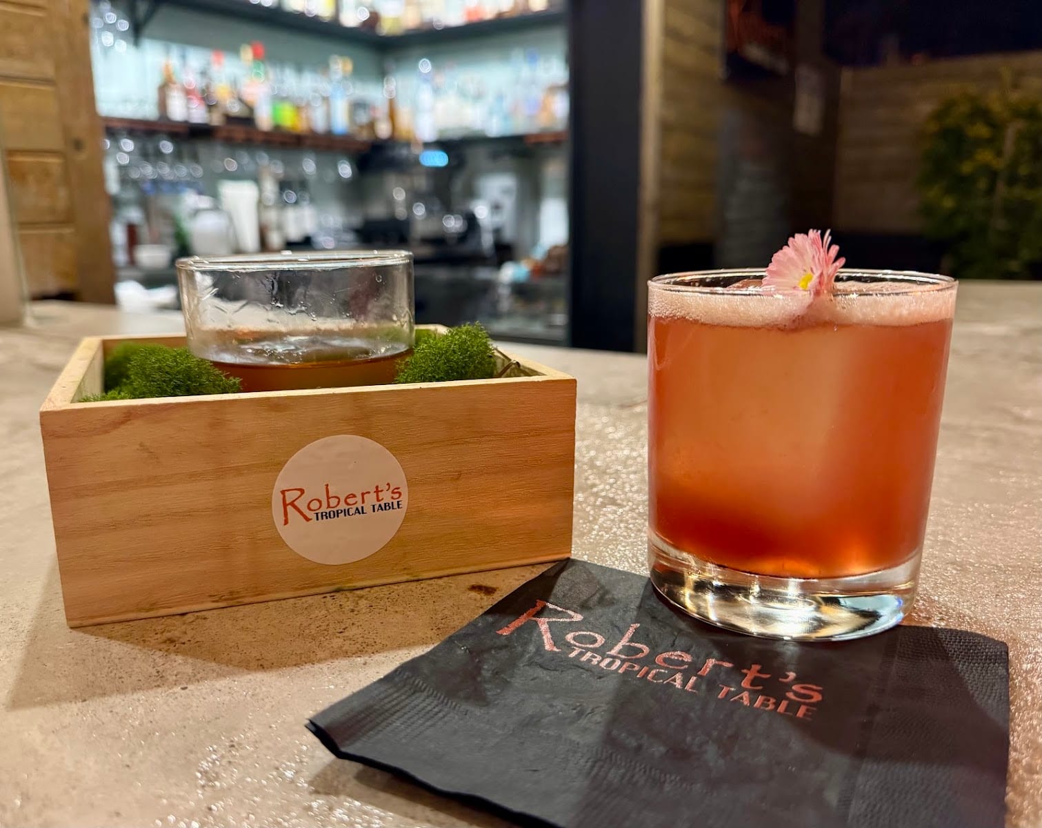 Robert's Tropical Table Bar and Lounge