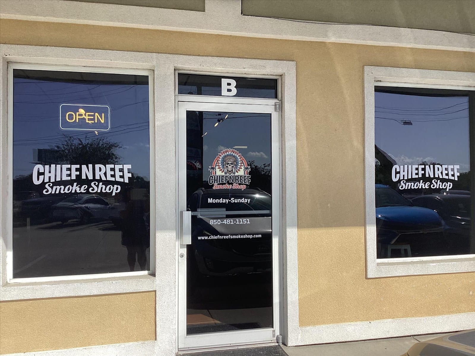 Chief N Reef Smoke Shop & Cafe, photo 2