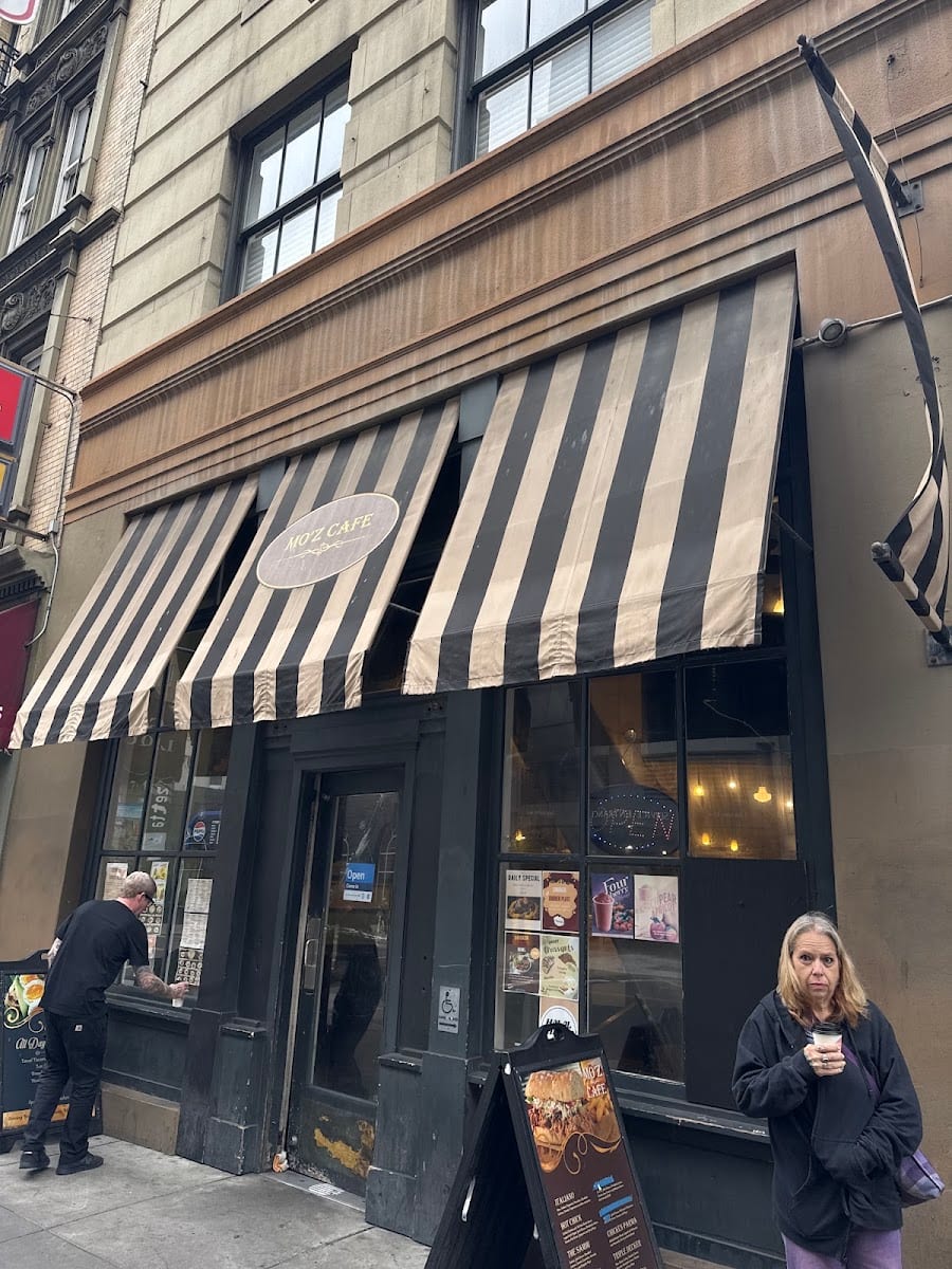 Mo'z Cafe