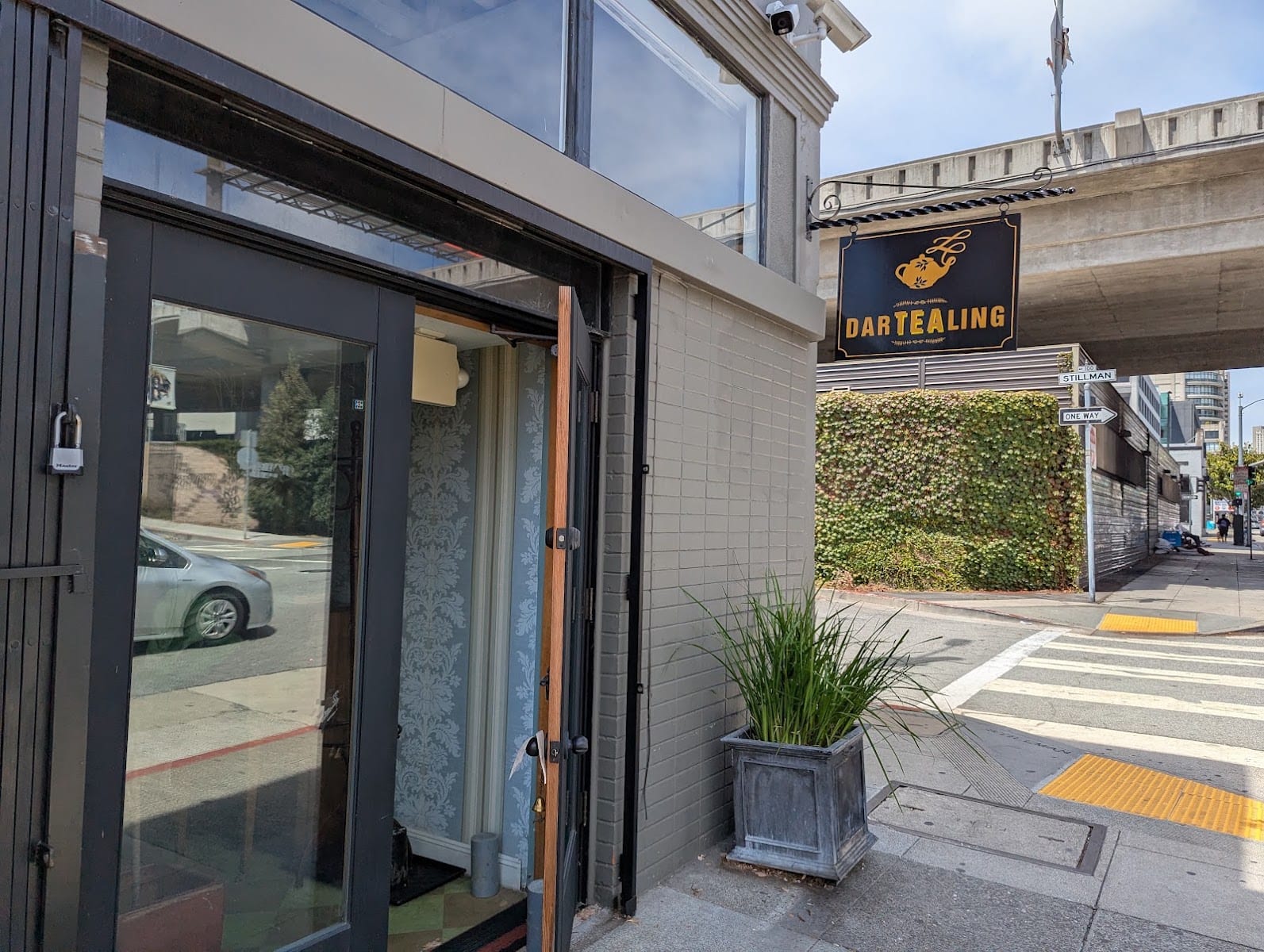 Dartealing Lounge