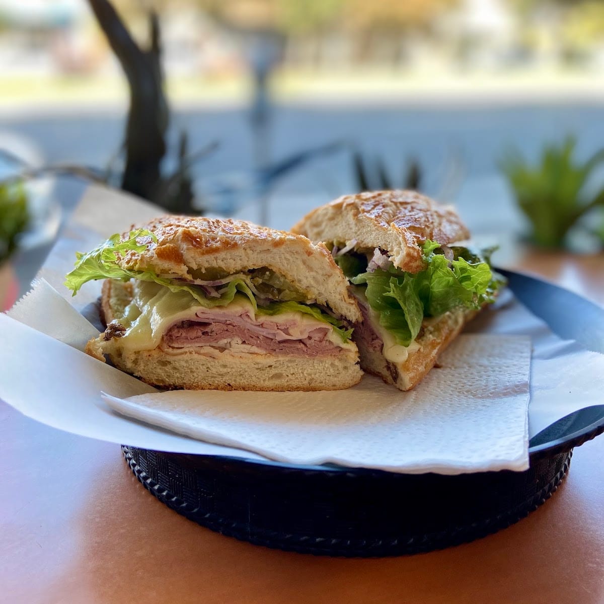 Lou's Cafe