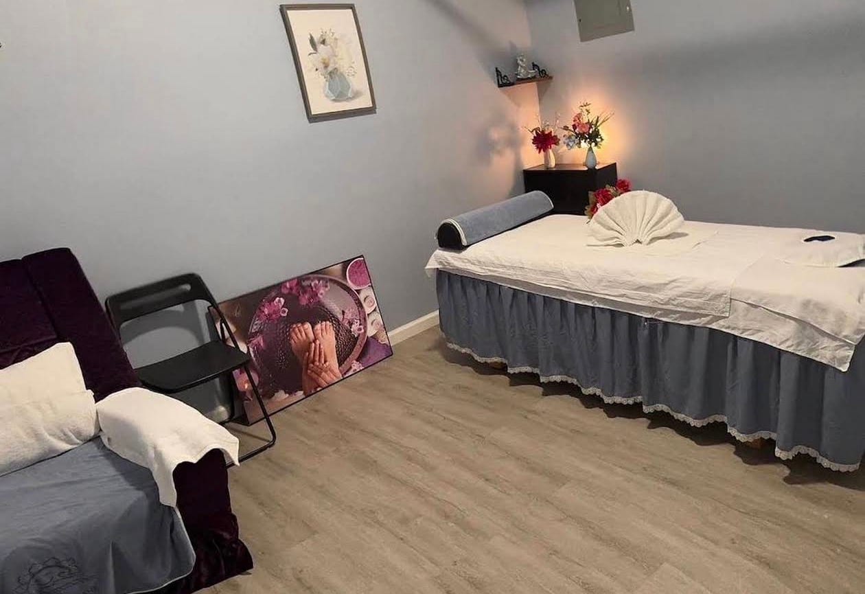Best healing hands massage and spA