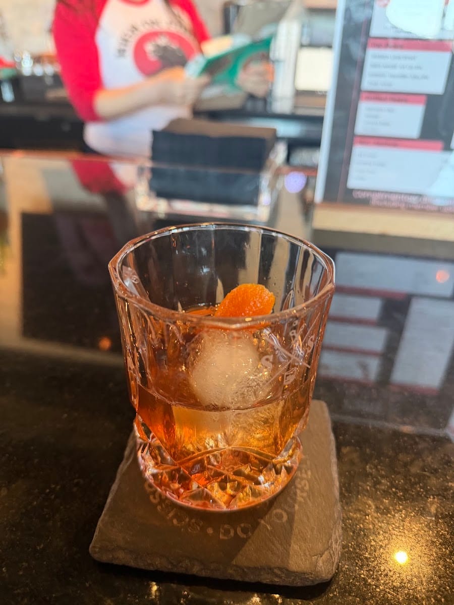 Scissors & Scotch, photo 4